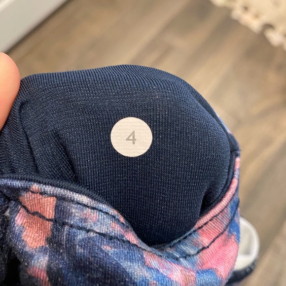 Lululemon Mid Rise - Picture 4 of 4